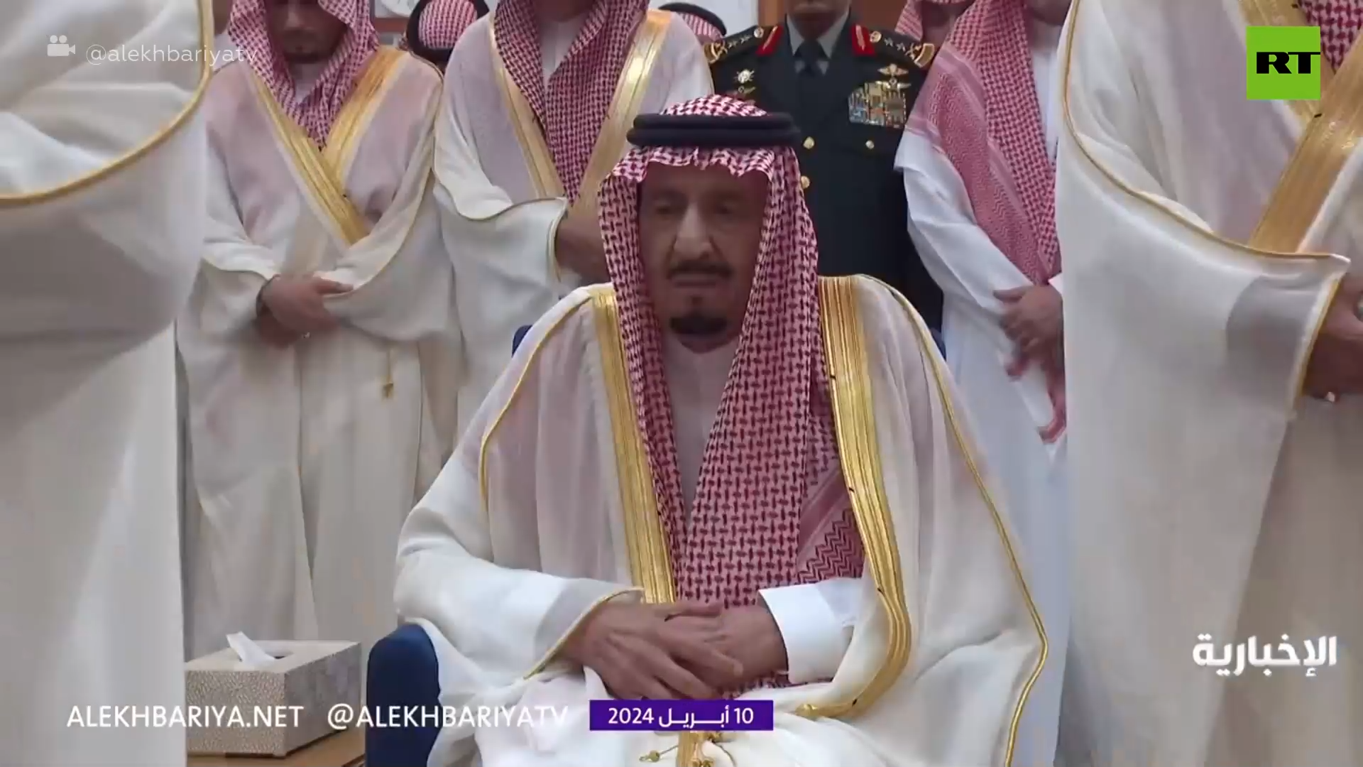 السعودية.. الملك وولي العهد يؤديان صلاة عيد الفطر