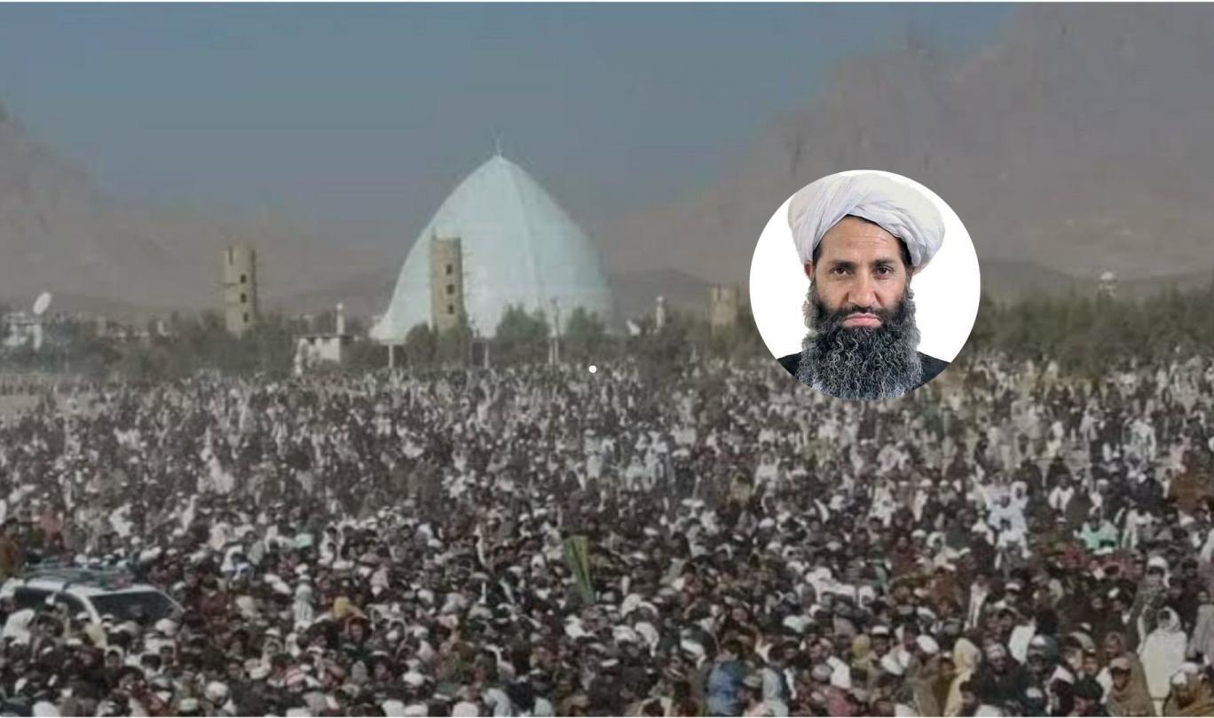 في ظهور علني نادر.. زعيم طالبان يؤم صلاة عيد الفطر في قندهار