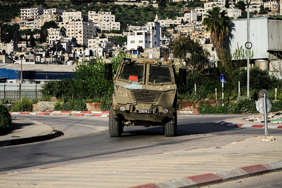 قتيل وعدة إصابات في هجوم المستوطنين وقوات الجيش الإسرائيلي على بلدة المغير برام الله (فيديوهات)