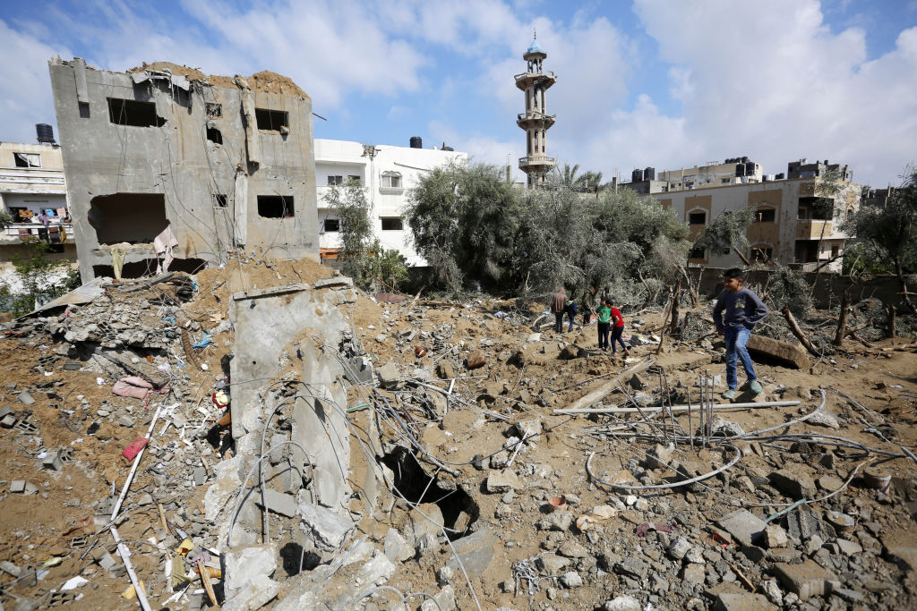مقتل 5 فلسطينيين بقصف إسرائيلي لوسط غزة