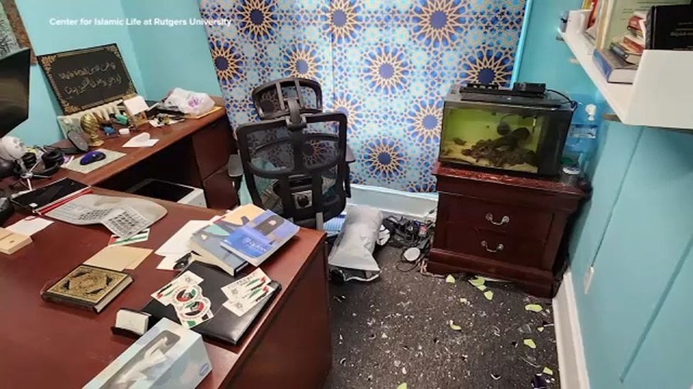 الولايات المتحدة.. مركز روتجرز للطلاب المسلمين يتعرض للتخريب (صور + فيديو)
