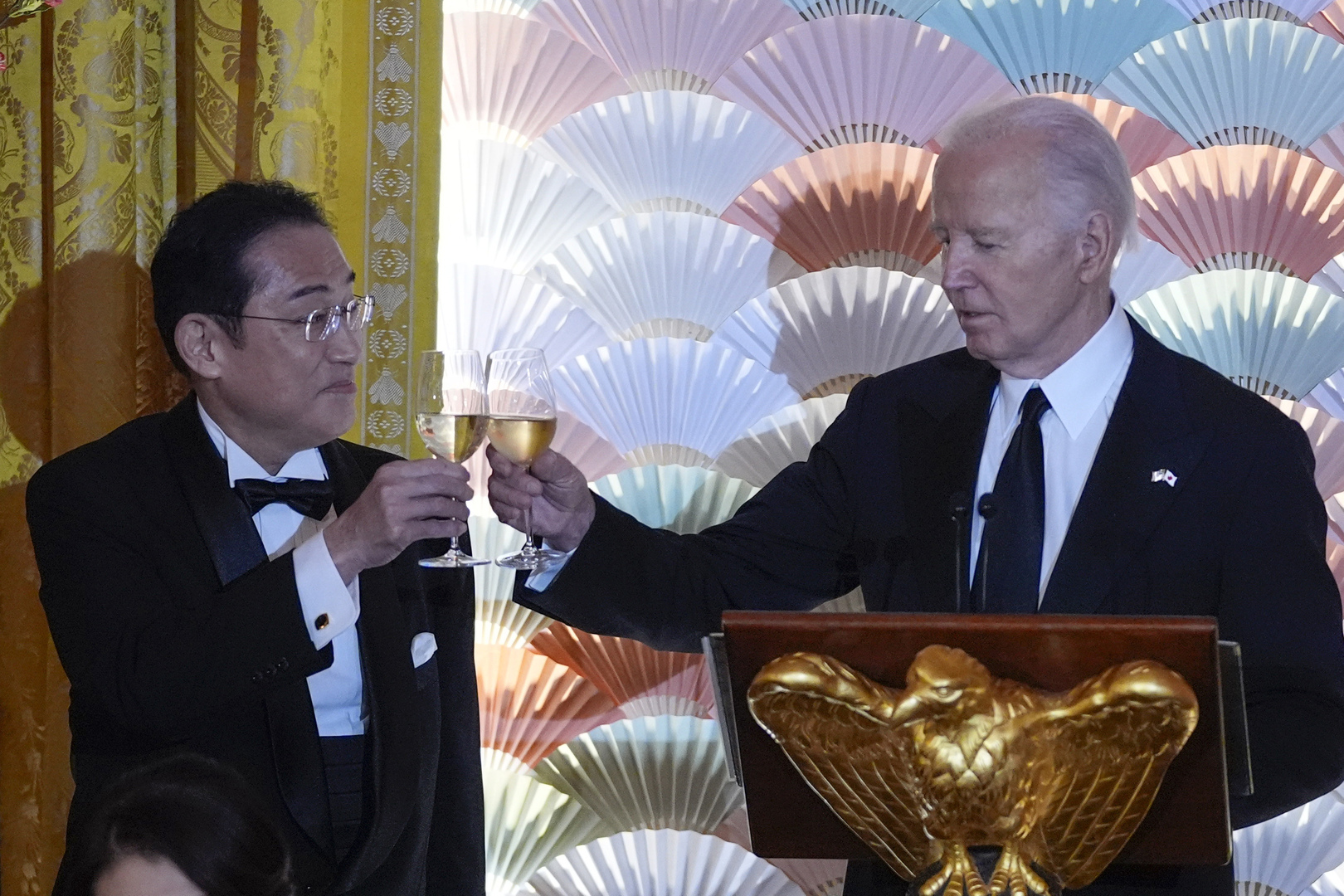 الرئيس الأمريكي جو بايدن ورئيس الوزراء الياباني فوميو كيشيدا