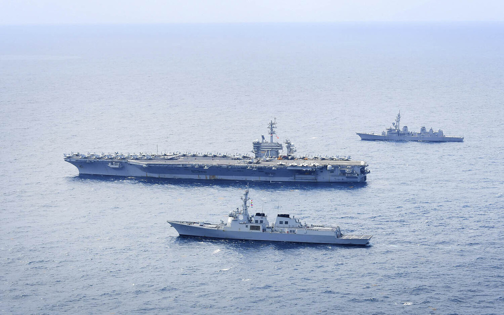كوريا الجنوبية والولايات المتحدة واليابان تجري مناورات بحرية قرب جزيرة جيجو، 11 أبريل 2024