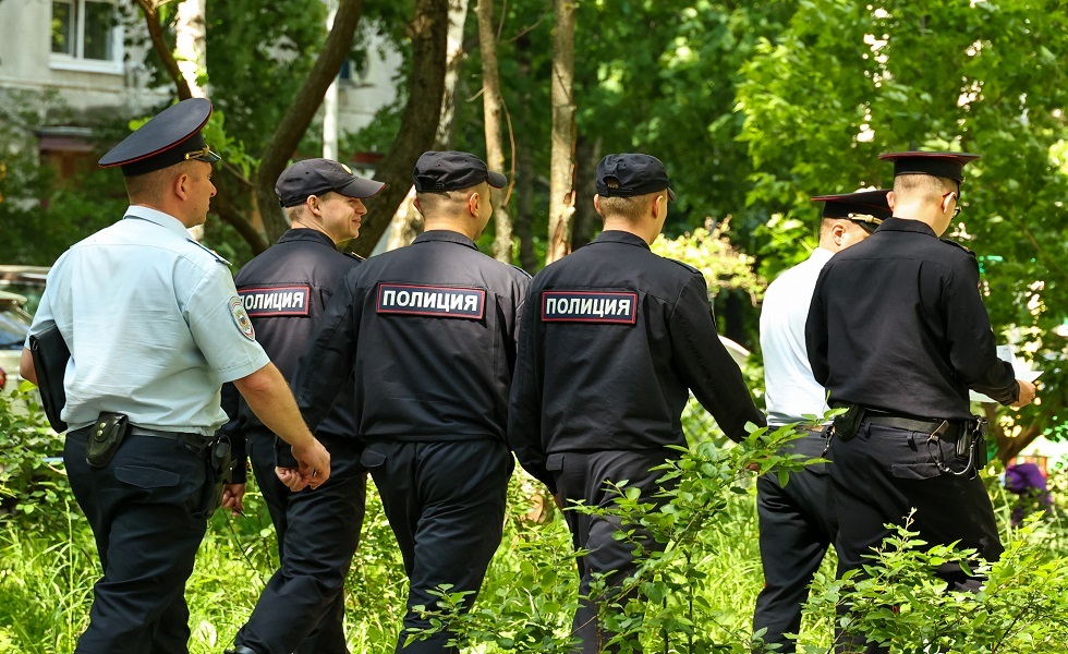 القبض على رجل رش سائلا كيميائيا حارقا على نساء في ضواحي موسكو (صور)