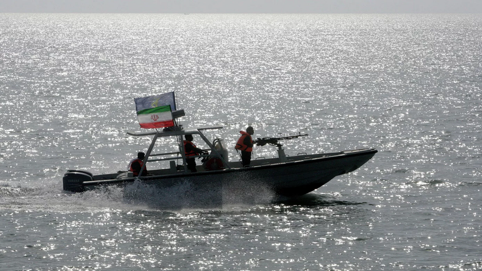 قارب تابع للحرس الثوري الإيراني