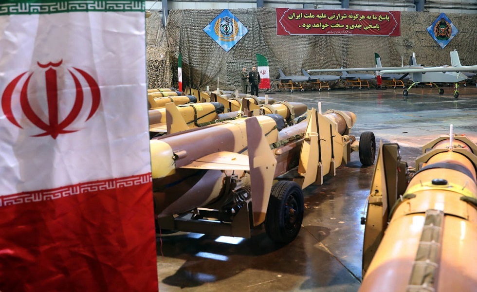 وزير دفاع إيران وقائد الجيش الإيراني يتفقدان طائرات مسيرة إيرانية الصنع في طهران - يناير 2024