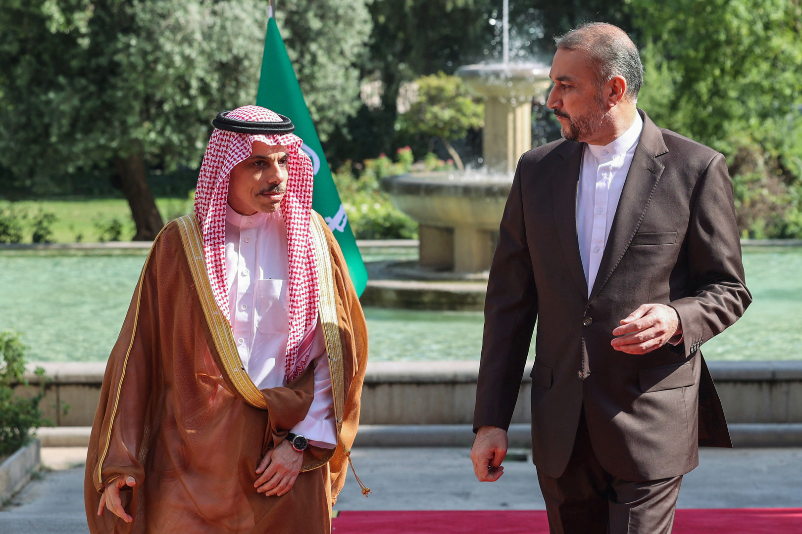 وزير الخارجية السعودي يتلقى اتصالا هاتفيا من نظيره الإيراني حول تطورات الأوضاع في المنطقة