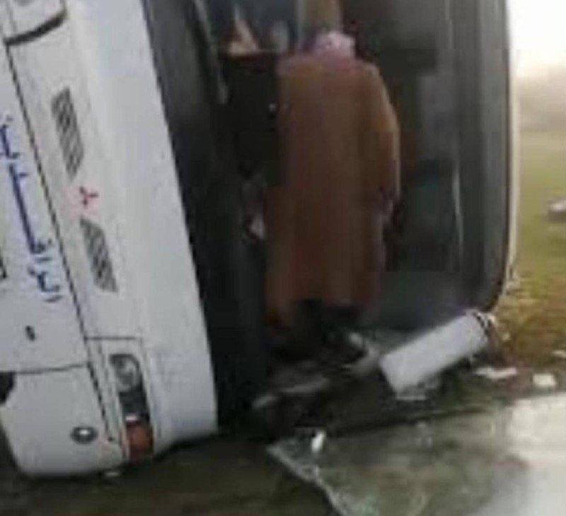 سوريا.. مصرع 4 أشخاص وإصابة العشرات بحادث مروري على طريق دمشق حمص (صور)