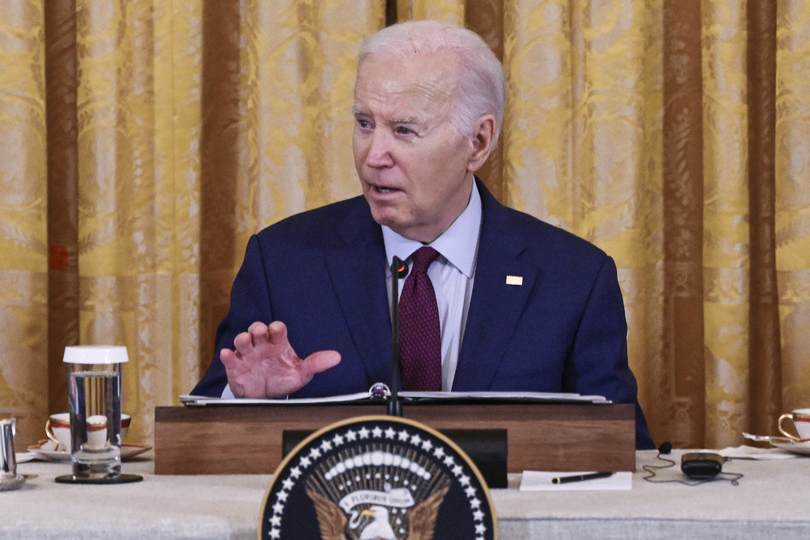 استطلاع: انخفاض قياسي لتأييد الأمريكيين موقف بايدن من حرب غزة استطلاع: انخفاض قياسي لتأييد الأمريكيين موقف بايدن من حرب غزة