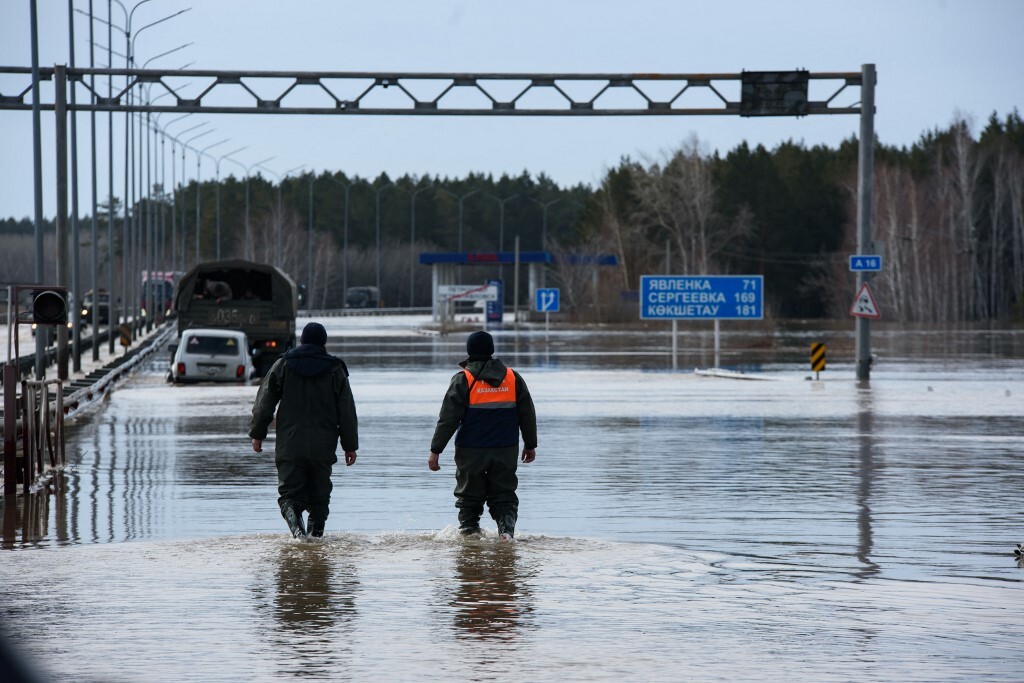الطوارئ الكازاخية: آلاف المنازل لا تزال مغمورة بمياه الفيضان