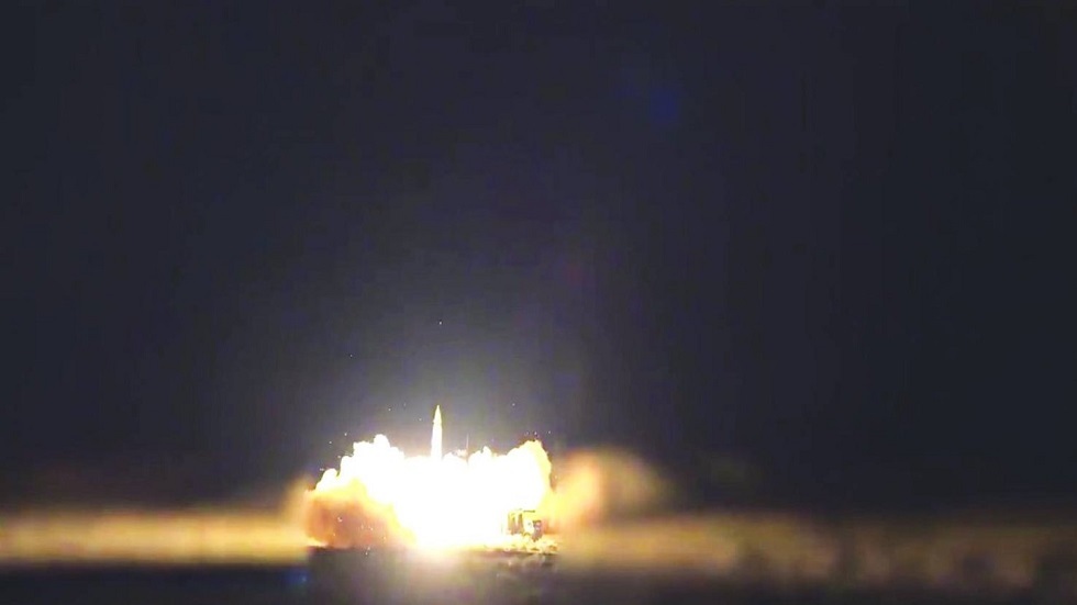 مشاهد من إطلاق الصواريخ الإيرانية على إسرائيل