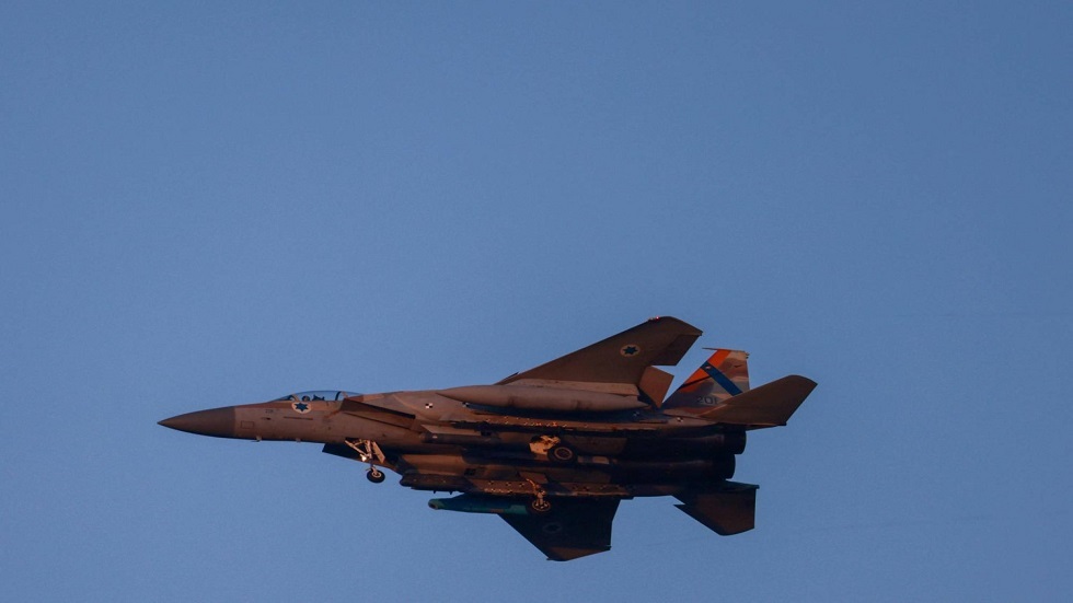 مقاتلة من طراز «إف - 15» تحلق في سماء إسرائيل 15 أبريل 2024