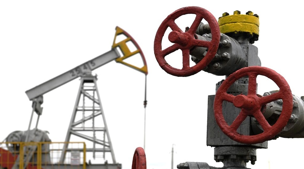 صندوق النقد الدولي: النفط الروسي يُباع في السوق العالمية فوق السقف الذي حدده الغرب