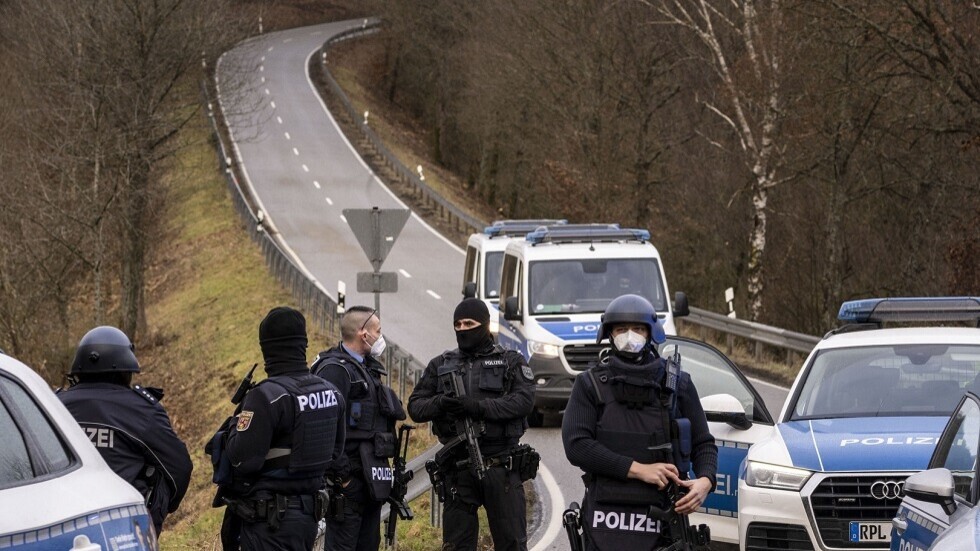"أسوشيتيد بريس": الشرطة الألمانية تفكك عصابة خطرة نشطت في تهريب البشر