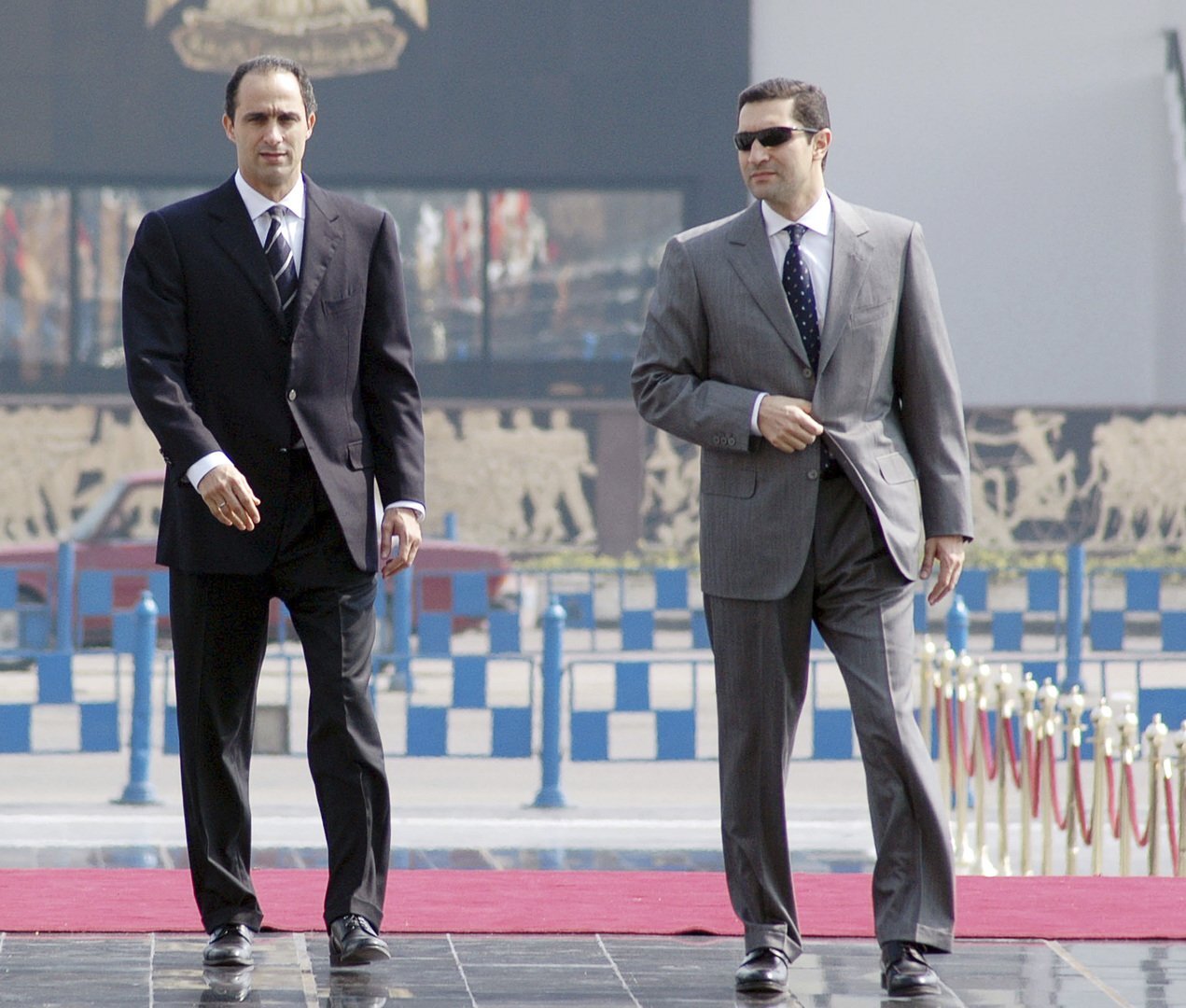 علاء مبارك يرد على مزاعم باستيلاء شقيقه جمال على 75 طنا من الذهب