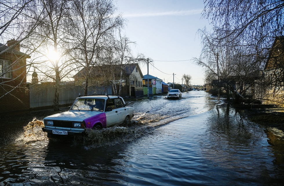 فيضانات روسيا تغمر المزيد من الأراضي والمنازل (فيديو)