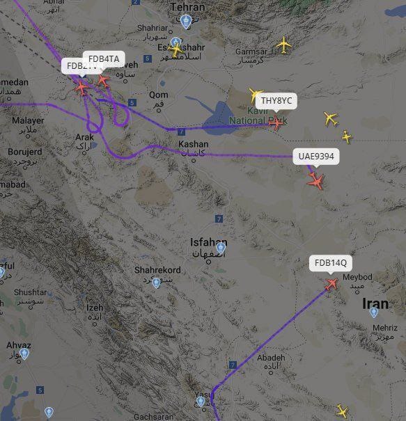 وسائل إعلام: الدفاعات الجوية الإيرانية تتصدى لمسيرات والسلطات تعلق حركة الطيران في البلاد