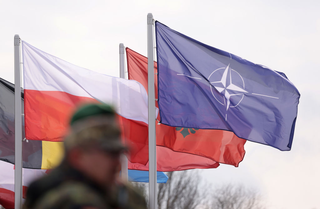 وزير الخارجية البولندي ينتقد رئيس البلاد دودا بسبب تصريحه بشأن الأسلحة النووية