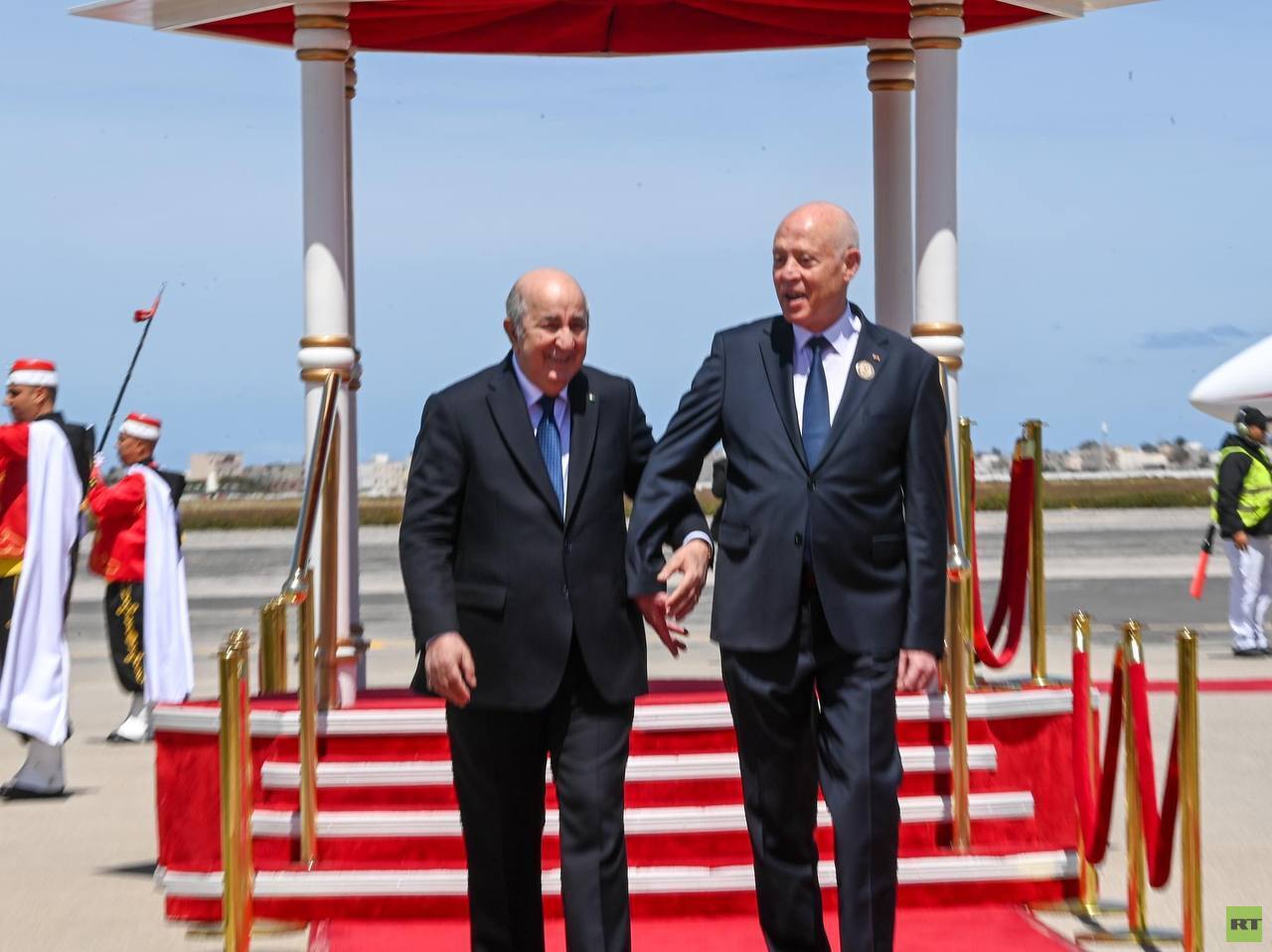 الرئيس الجزائري: تونس لن تسقط مهما تأثرت بالأحداث وهي دائما واقفة (فيديو)
