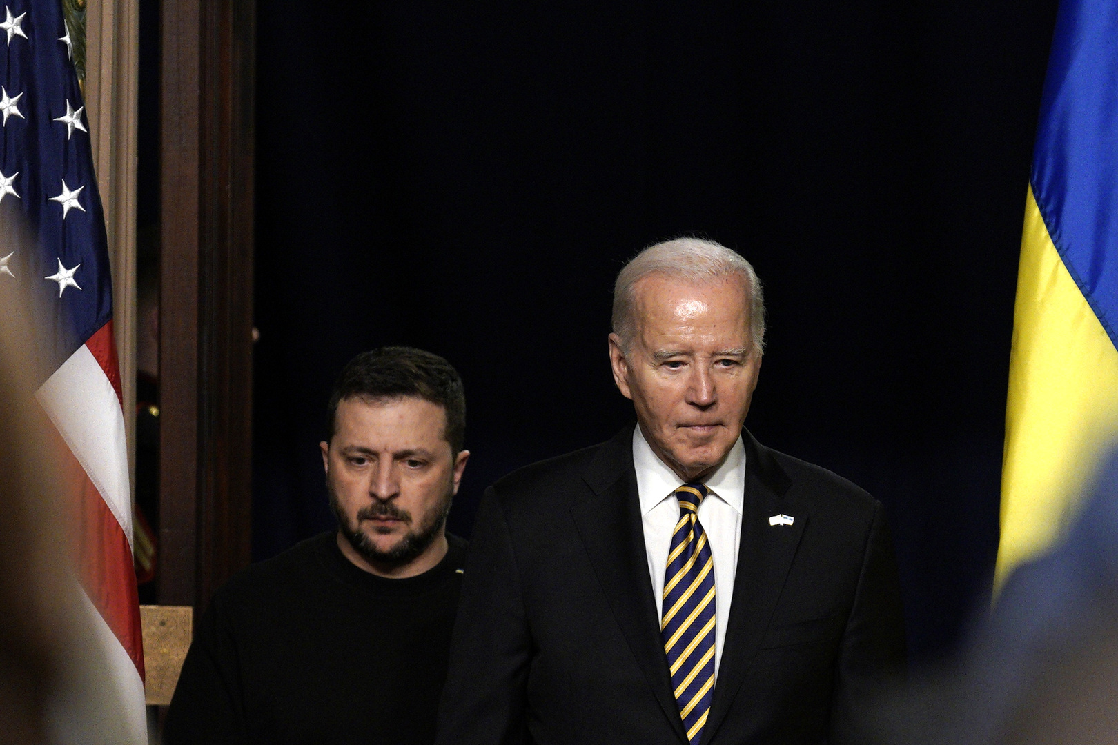 الرئيس الأمريكي جو بايدن ونظيره الأوكراني فلاديمير زيلينسكي