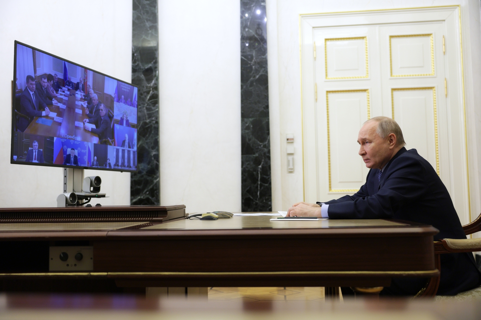 الرئيس الروسي فلاديمير بوتين في اجتماع حكومي