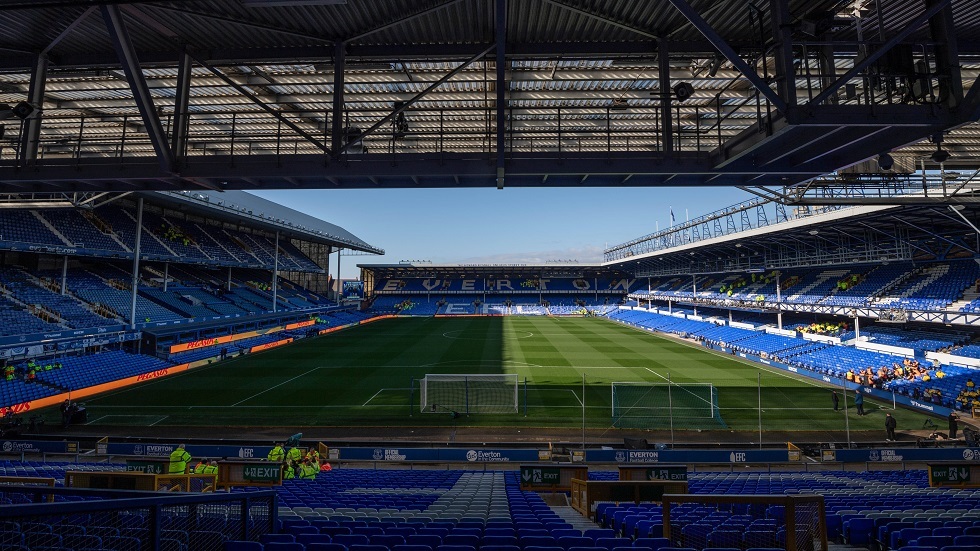 ليفربول ضيفا على جاره اللدود إيفرتون.. التشكيلة الأساسية والقنوات الناقلة