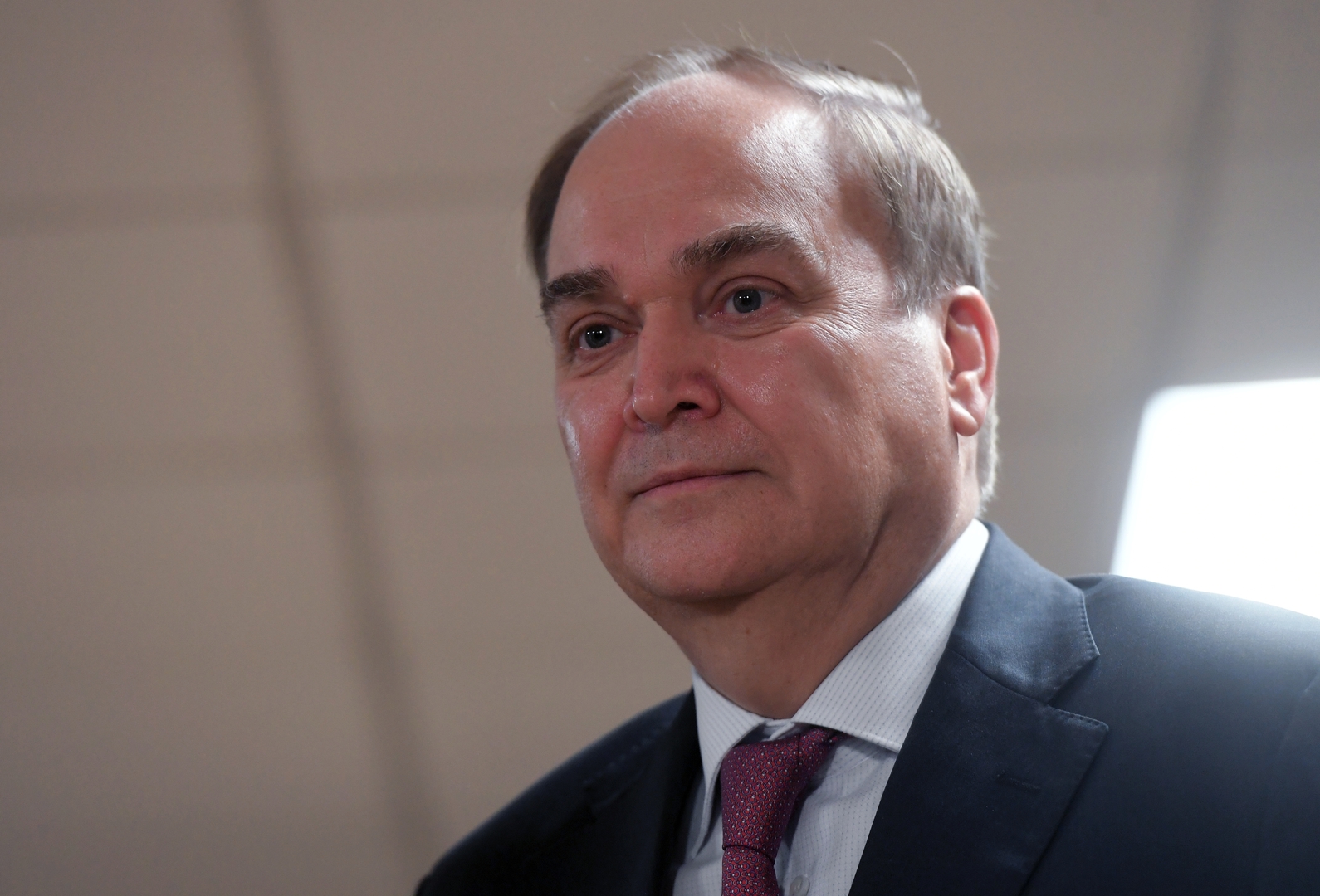 أنطونوف: المساعدات العسكرية الأمريكية لأوكرانيا ستحرقها القوات الروسية