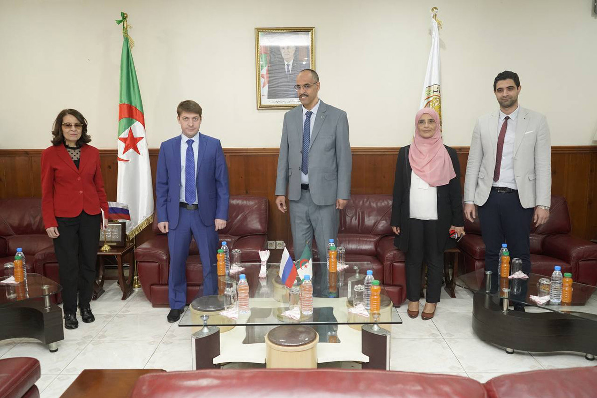 وفد من جامعة روسية يزور الجزائر لتعزيز التعاون بين الجامعات