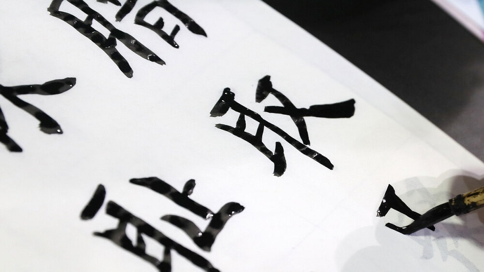 رجل صيني مشلول يتمكن من كتابة الحروف الهيروغليفية باستخدام غرسات عصبية