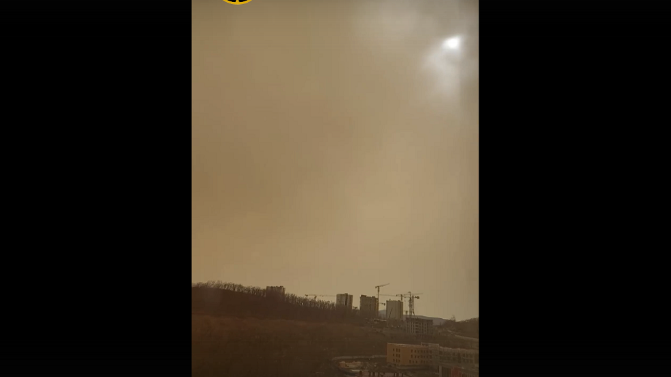 عواصف رملية تضرب عدة مناطق في روسيا (فيديو)