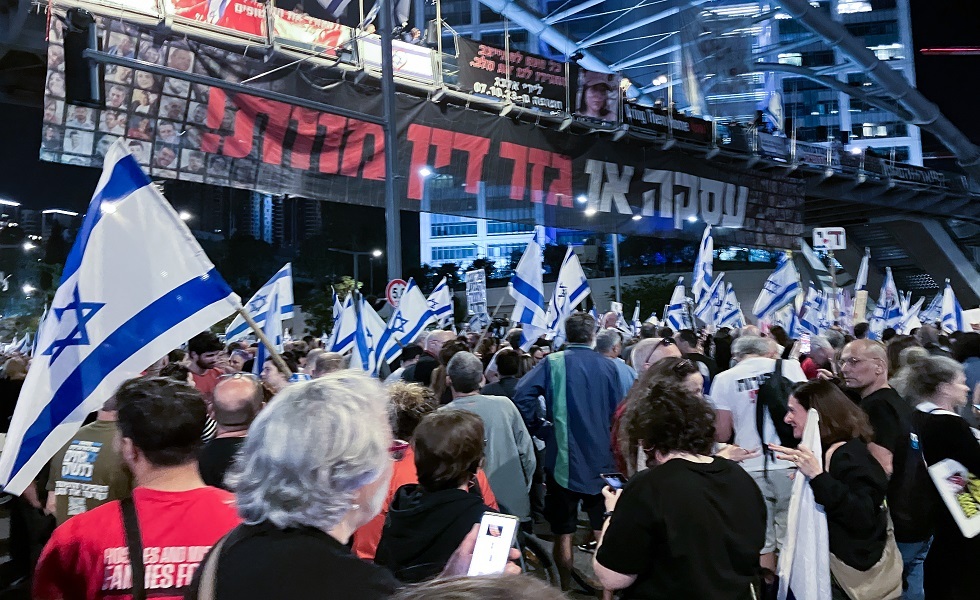 مظاهرات تطالب نتنياهو بإنجاز صفقة تبادل للأسرى مع حماس - تل أبيب.