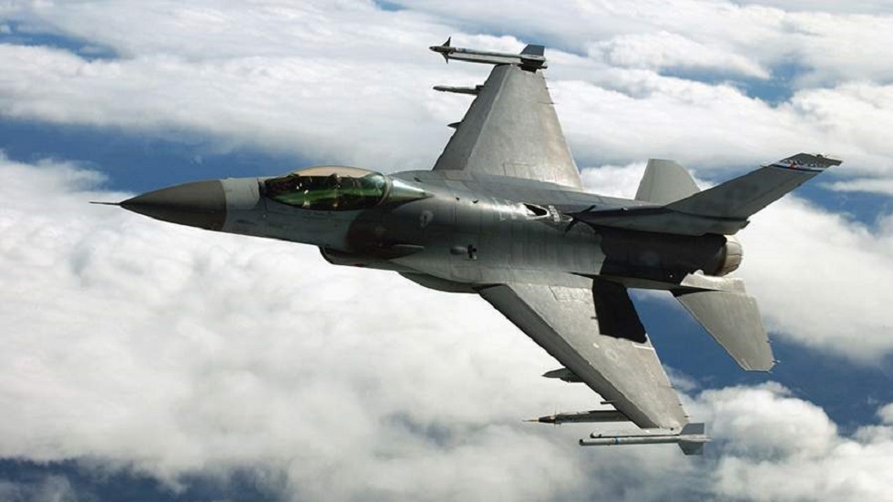 الطائرة F-16