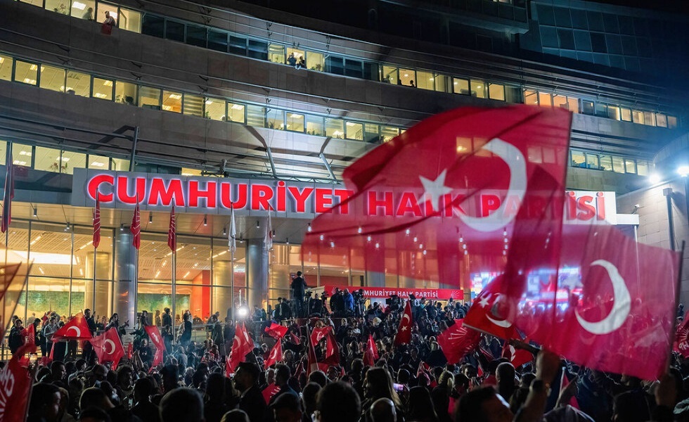 الحزب الحاكم في تركيا يلقي باللوم في خسارته على مواقع التواصل الاجتماعي