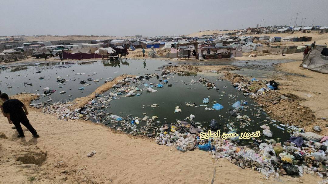 صحة غزة: جميع سكان القطاع يشربون مياها غير آمنة (صور)