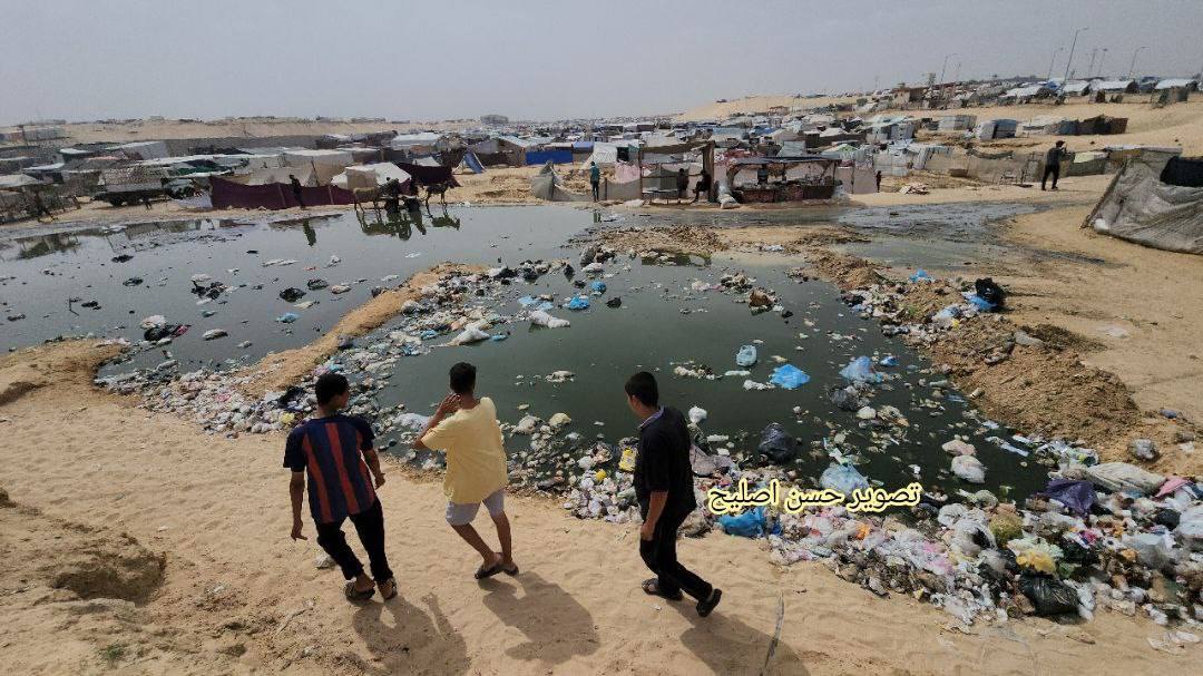 صحة غزة: جميع سكان القطاع يشربون مياها غير آمنة (صور)
