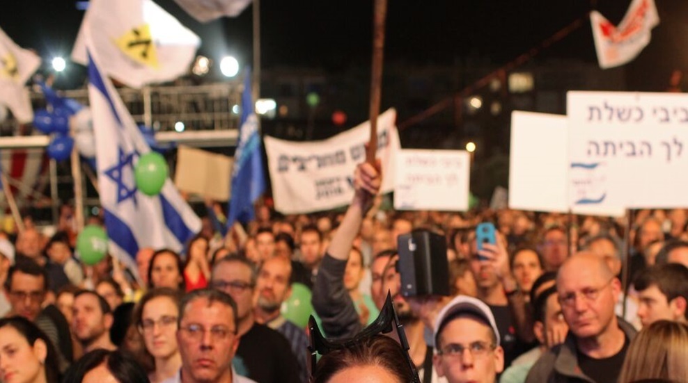 مظاهرات حاشدة في تل أبيب مناهضة للحكومة ومطالبة بانتخابات مبكرة وإطلاق سراح الرهائن