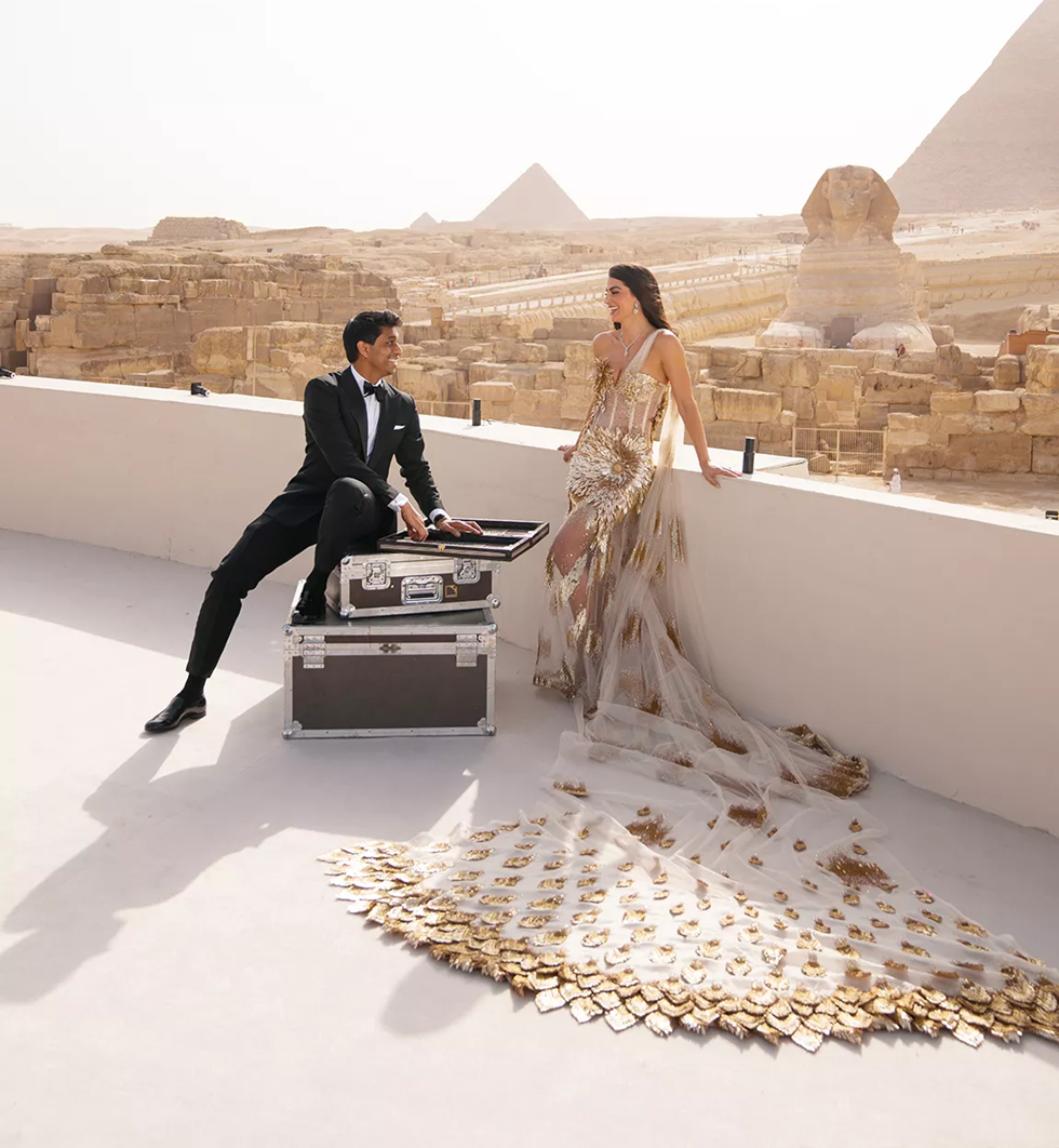 زفاف أسطوري.. ملياردير هندي يتزوج عارضة أزياء شهيرة  في أحضان الأهرامات (فيديو+ صور)