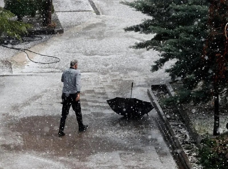 عاصفة برد قوية تجتاح العاصمة التركية.. والأرصاد تحذر (فيديو+ صور)