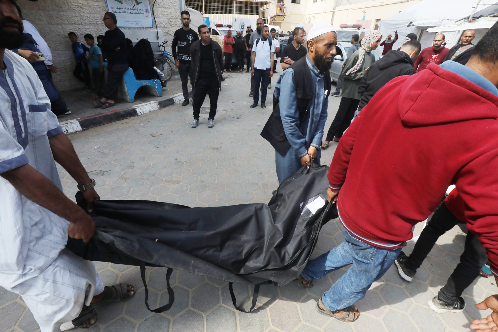 مسؤولة أممية في غزة: مقتل 200 موظف إنساني خلال الحرب الإسرائيلية وهو 