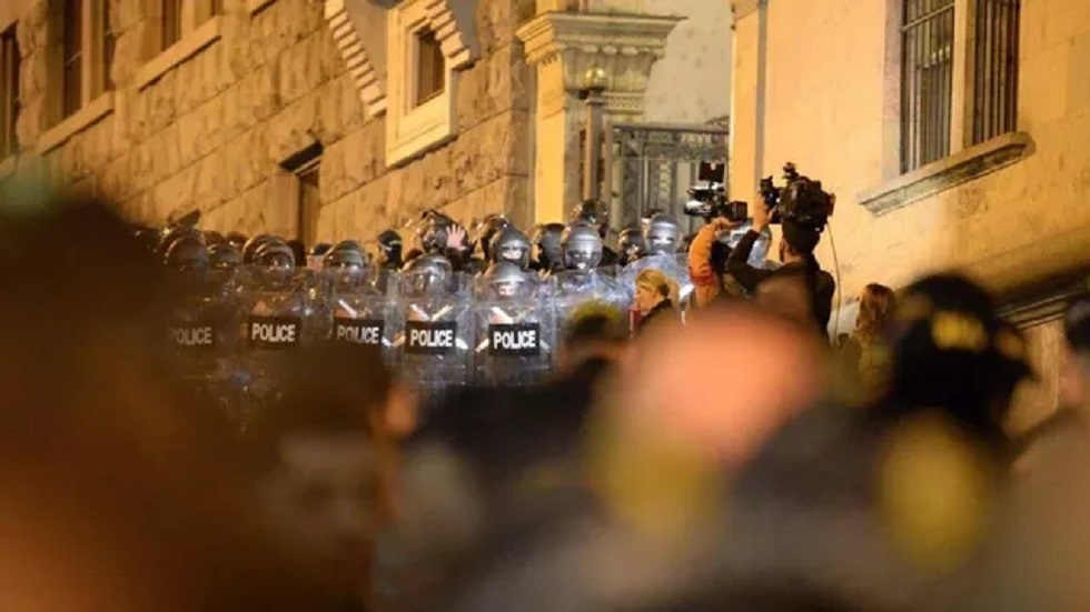 جورجيا.. القوات الخاصة تستخدم الرصاص المطاطي لتفريق احتجاجات في العاصمة تبليسي