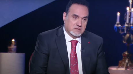 مصر.. المطرب طارق فؤاد يجهش بالبكاء خلال ظهوره في برنامج تلفزيوني (فيديو)