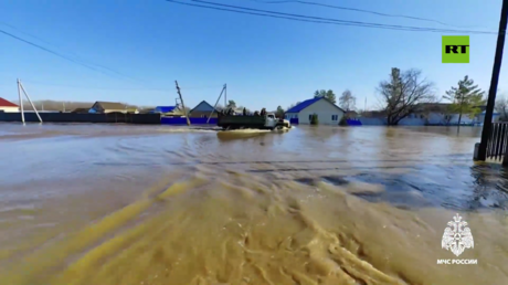 مشاهد من فيضانات وعمليات إجلاء في مقاطعة أورنبورغ الروسية