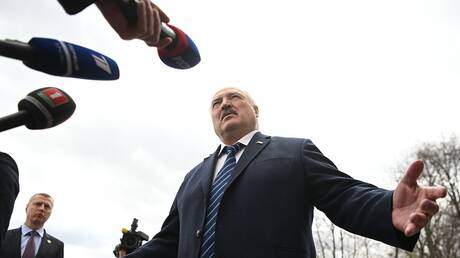 لوكاشينكو: فرنسا لن تقدم على إرسال قوات إلى أوكرانيا
