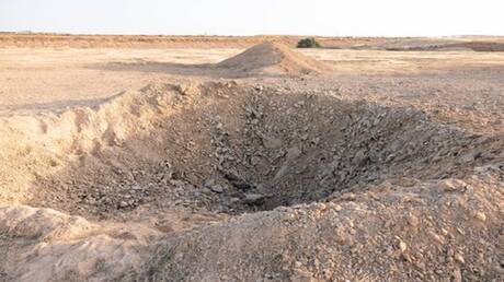 آثار قصف إيراني على قاعدة "نيفاتيم" الجوية العسكرية الإسرائيلية