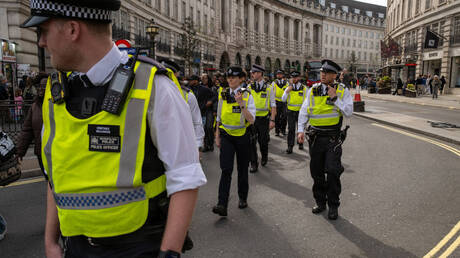 شرطي بريطاني يتعرض لعملية طعن في لندن