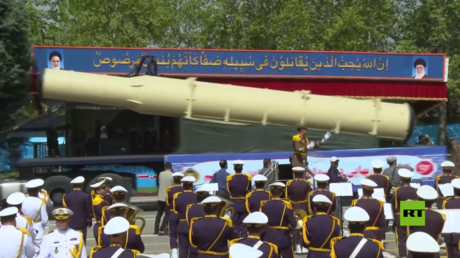 مشاهد جديدة من عرض عسكري ضخم في طهران بحضور الرئيس ابراهيم رئيسي