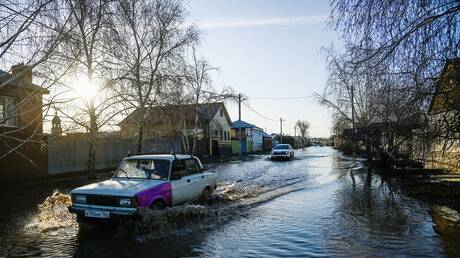 فيضانات روسيا تغمر المزيد من الأراضي والمنازل (فيديو)