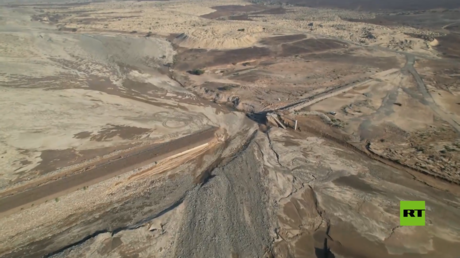 مشاهد جوية لسد وادي عاهن المنهار في ولاية صحار بسلطنة عمان