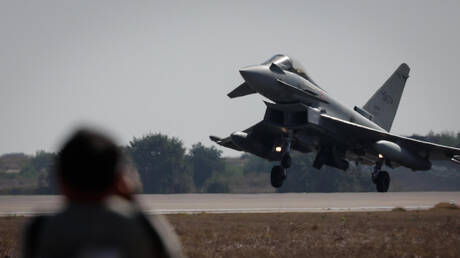 سوناك يعلن عزم بريطانيا نشر مقاتلاتها في بولندا عام 2025
