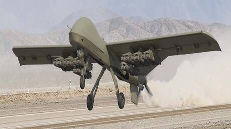 الجيش الأمريكي يختبر مسيّرة على هيئة طائرة تزود برشاشات سريعة الرمي...